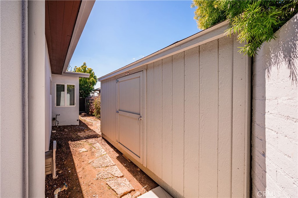 105 West Kenneth Road Glendale, CA 91202 - Photo 48 of 48 a view of a house with backyard and sitting area