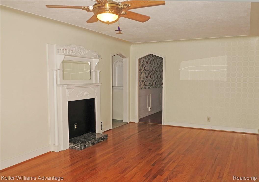 2110 West Commerce Road Milford, MI 48380 - Photo 6 of 28 Family Room 1.jpg