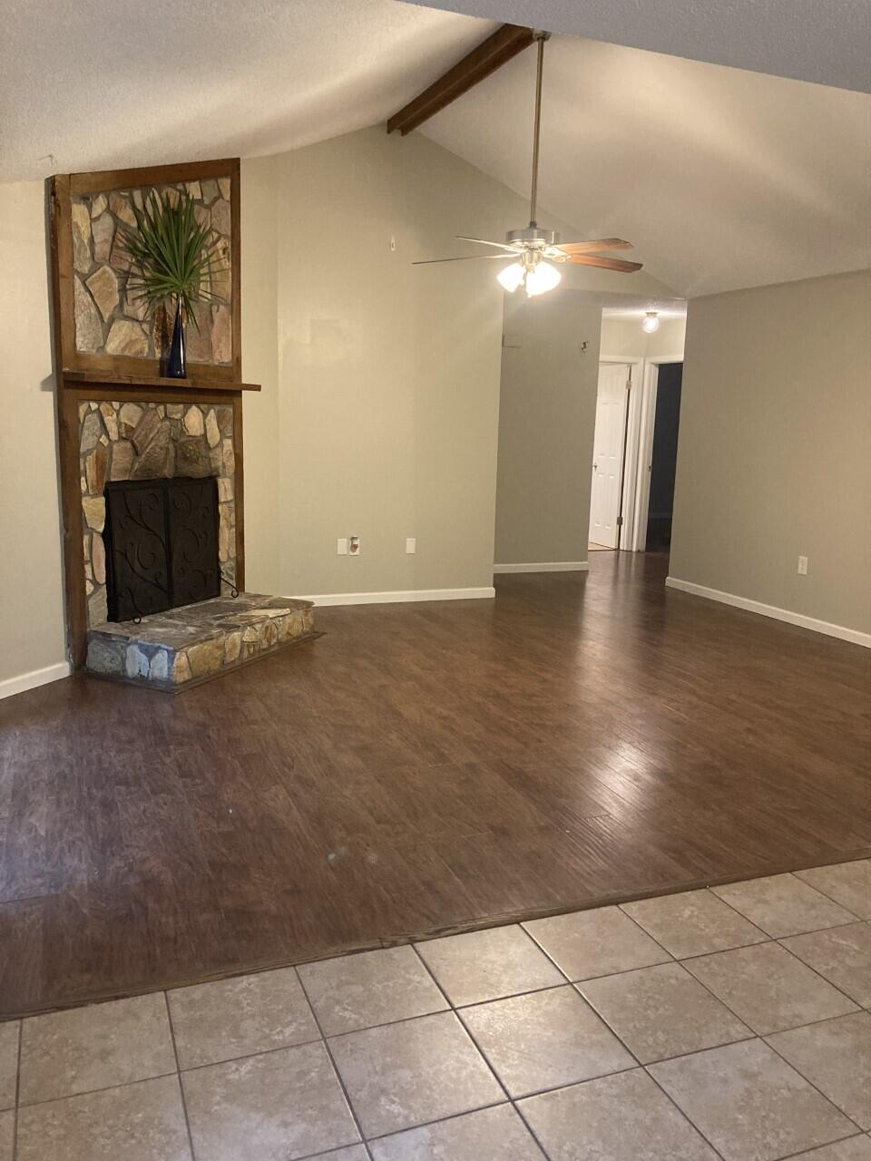 285 Willow Avenue Freeport, FL 32439 - Photo 2 of 10 285liv1