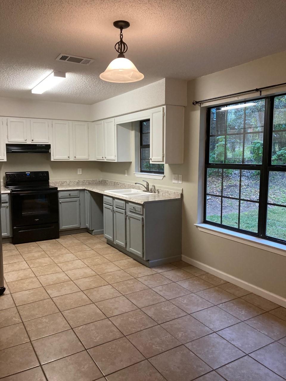 285 Willow Avenue Freeport, FL 32439 - Photo 4 of 10 285 kit1
