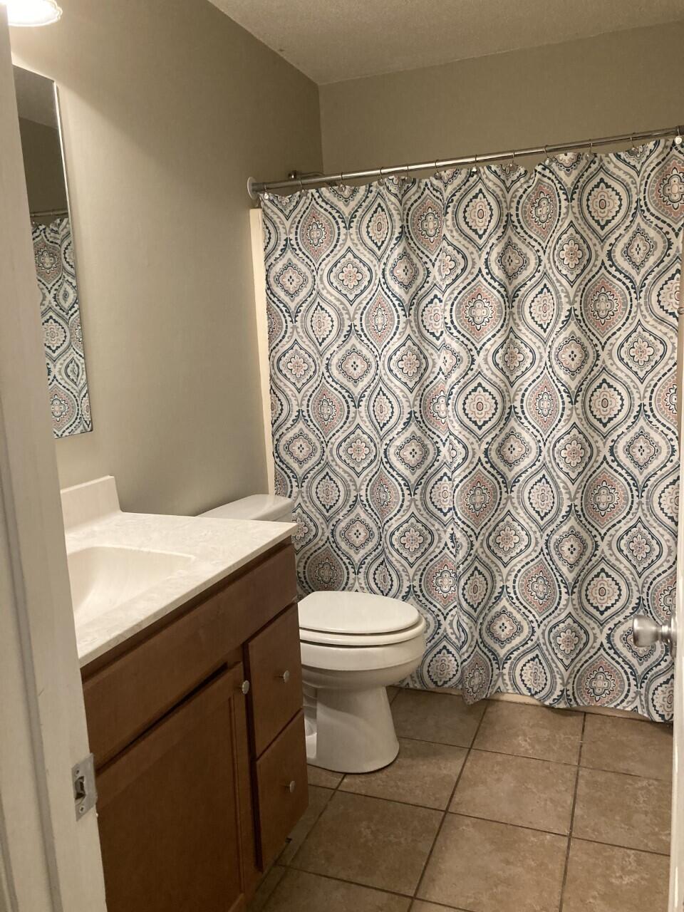 285 Willow Avenue Freeport, FL 32439 - Photo 7 of 10 285mainbath1