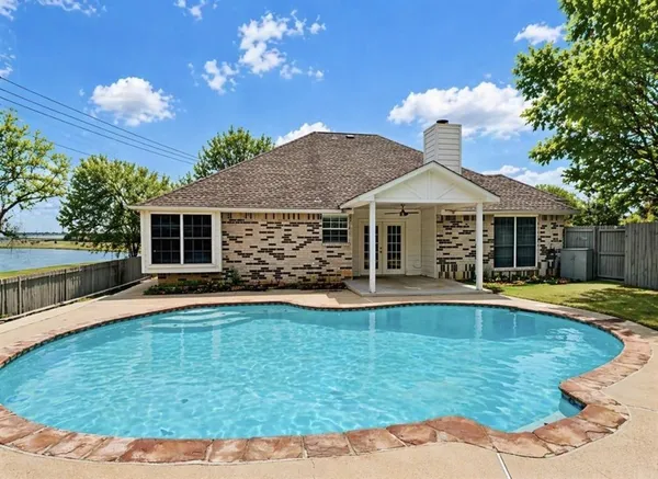 $374,500 | 2829 Salado Trail, Fort Worth, TX 76118