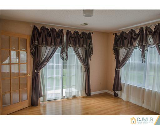 184 Nebula Road Piscataway, NJ 08854 - Photo 3 of 24