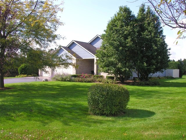 7209 Cornflower Way Spring Grove, IL 60081 - Photo 3 of 25 a front view of a house with a yard