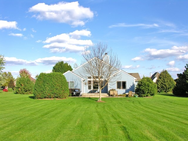 7209 Cornflower Way Spring Grove, IL 60081 - Photo 6 of 25 a view of a house with a big yard