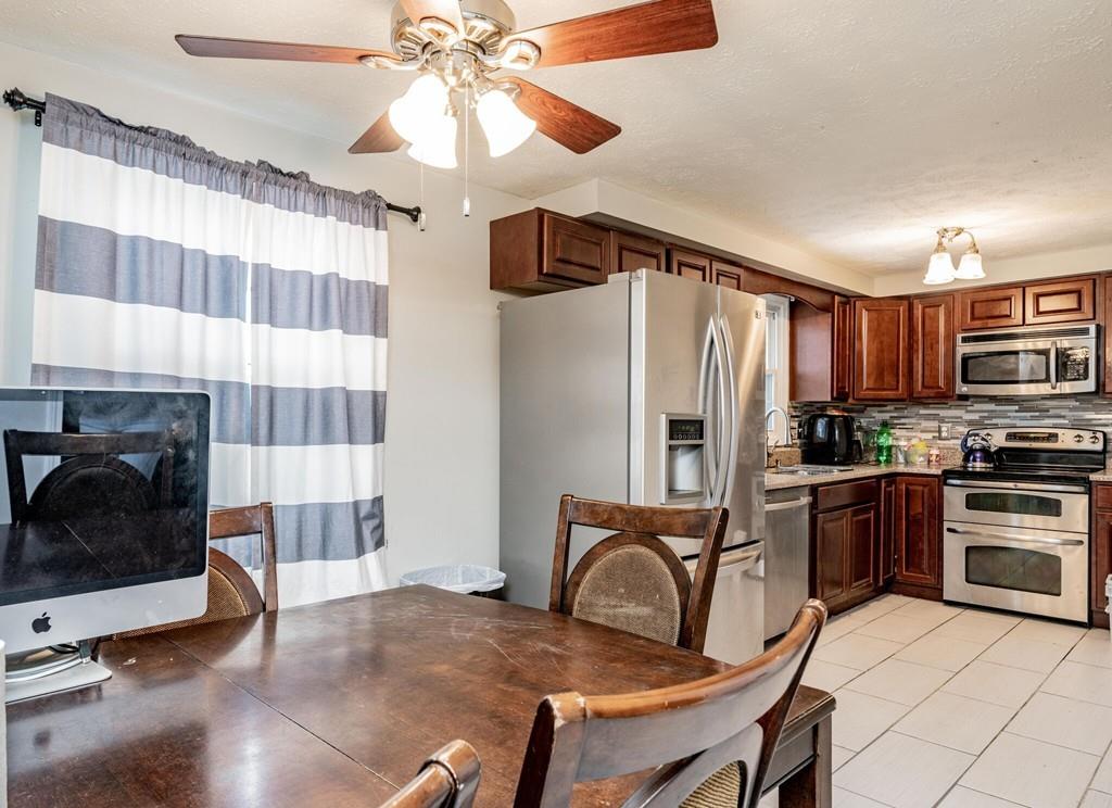 57 Pelham Street Springfield, MA 01109 - Photo 6 of 25