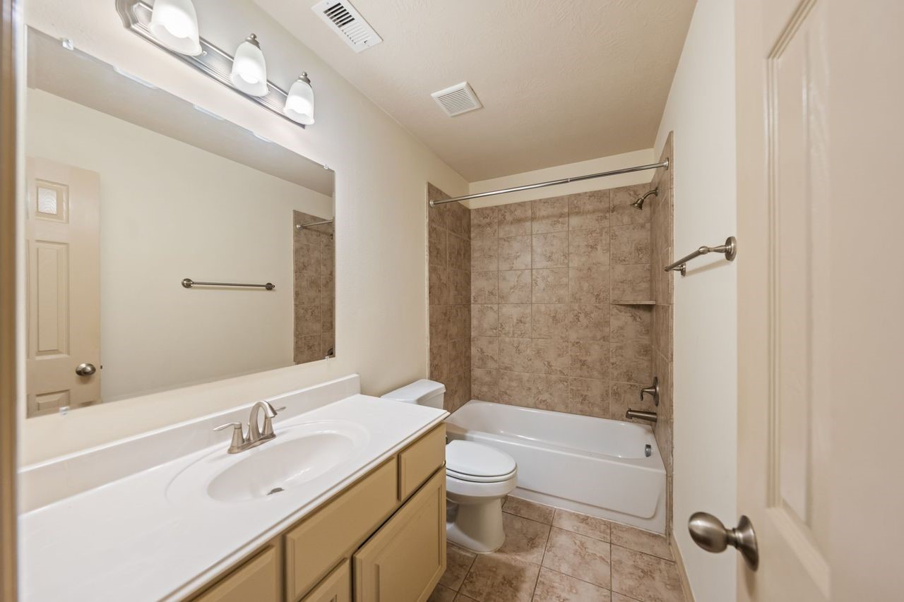4018 Childress Street Houston, TX 77005 - Photo 6 of 20 Ensuite bathroom for 1st floor bedroom