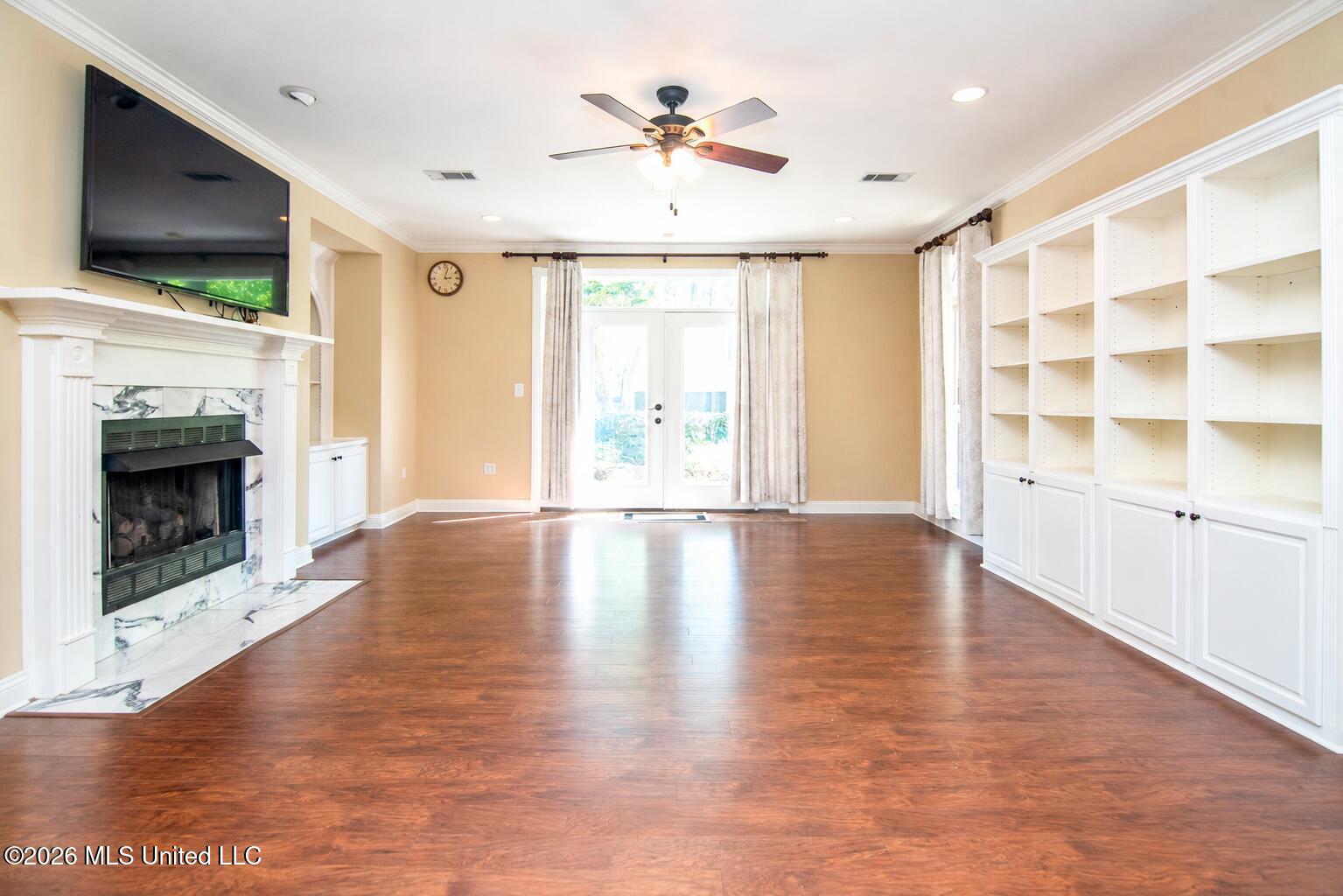 10 Moss Point Road Hattiesburg, MS 39402 - Photo 11 of 51 Living room