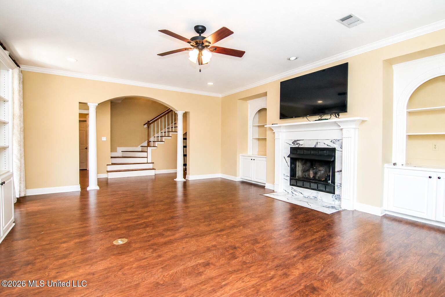 10 Moss Point Road Hattiesburg, MS 39402 - Photo 13 of 51 Living room