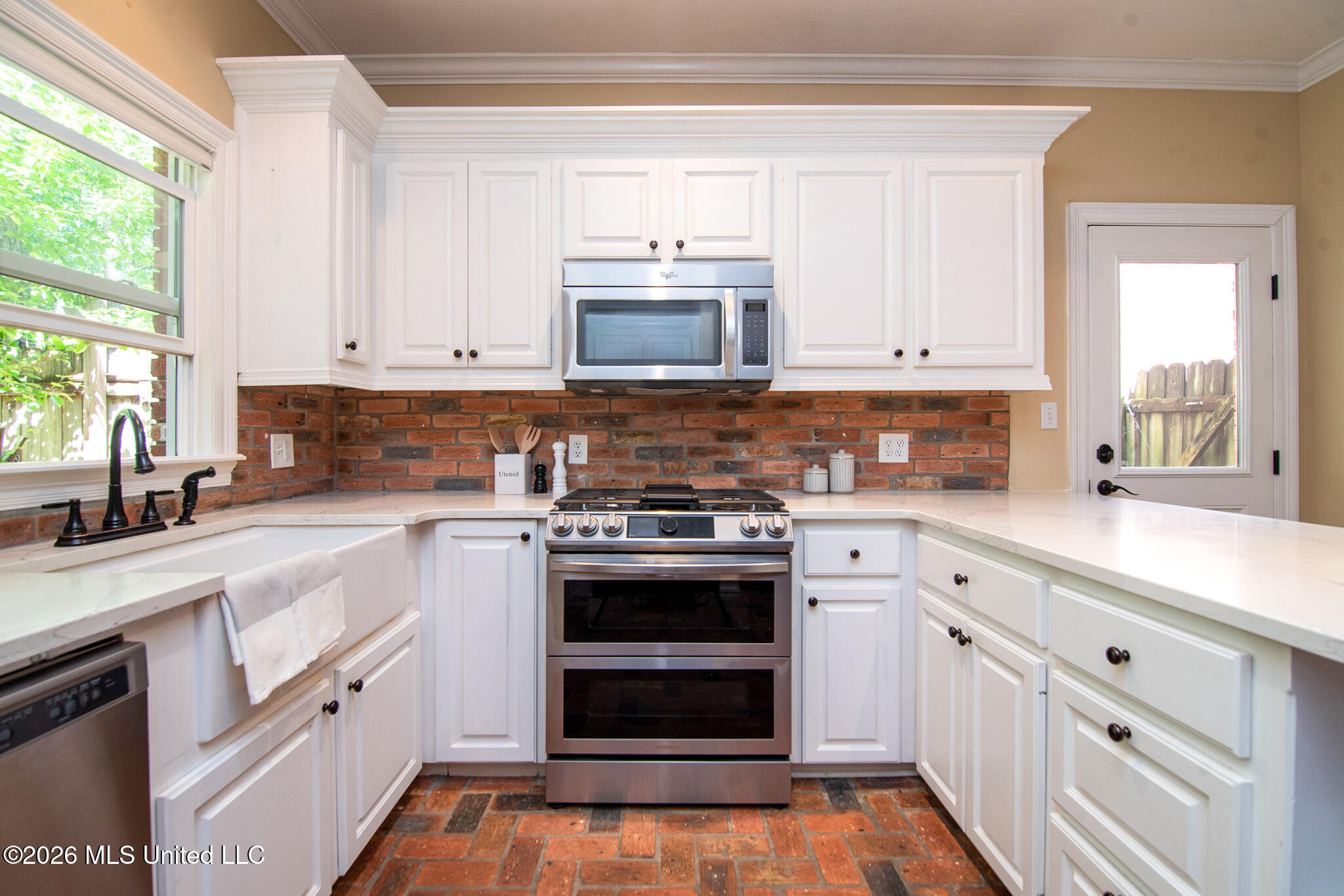 10 Moss Point Road Hattiesburg, MS 39402 - Photo 18 of 51 Kitchen
