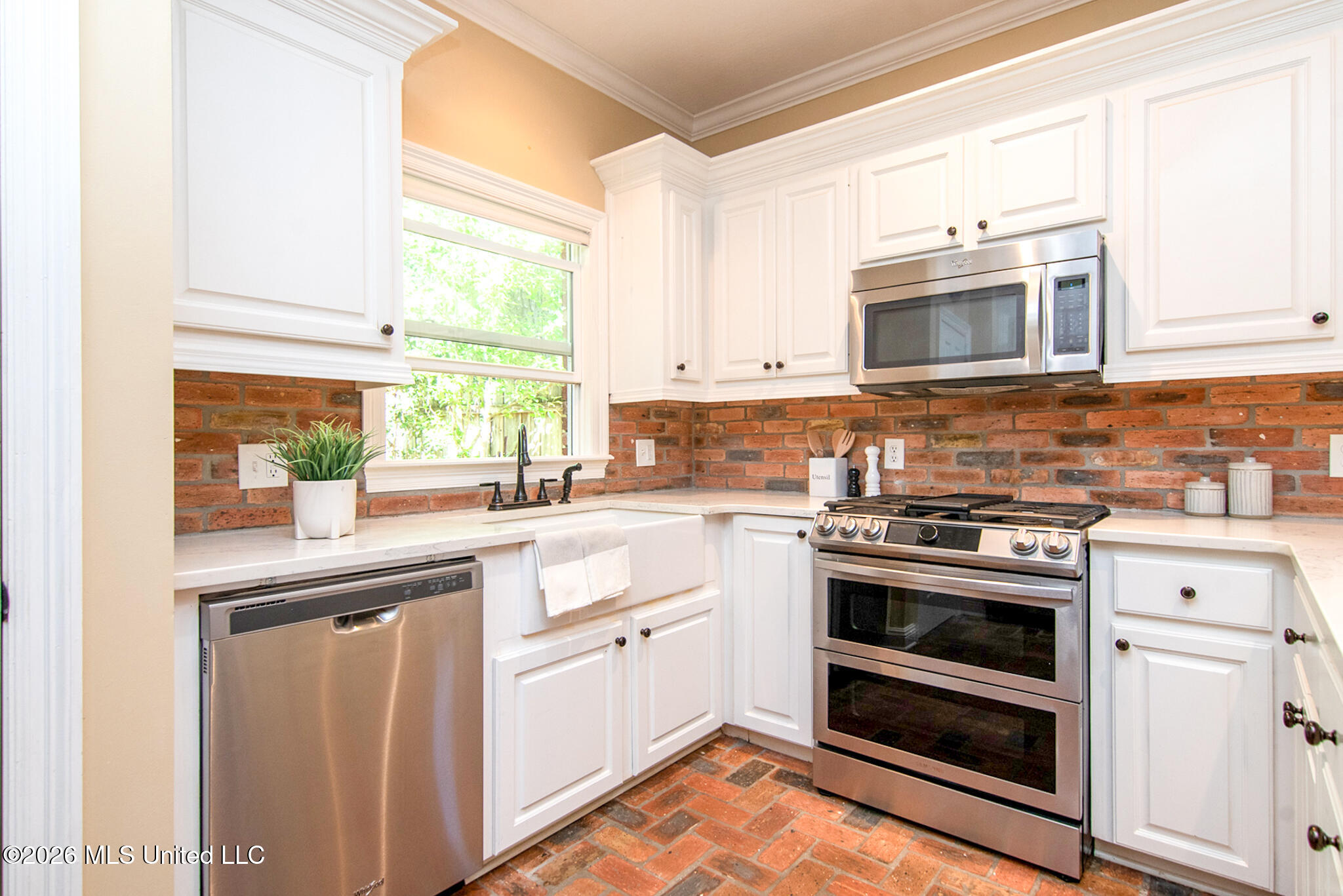 10 Moss Point Road Hattiesburg, MS 39402 - Photo 19 of 51 Kitchen