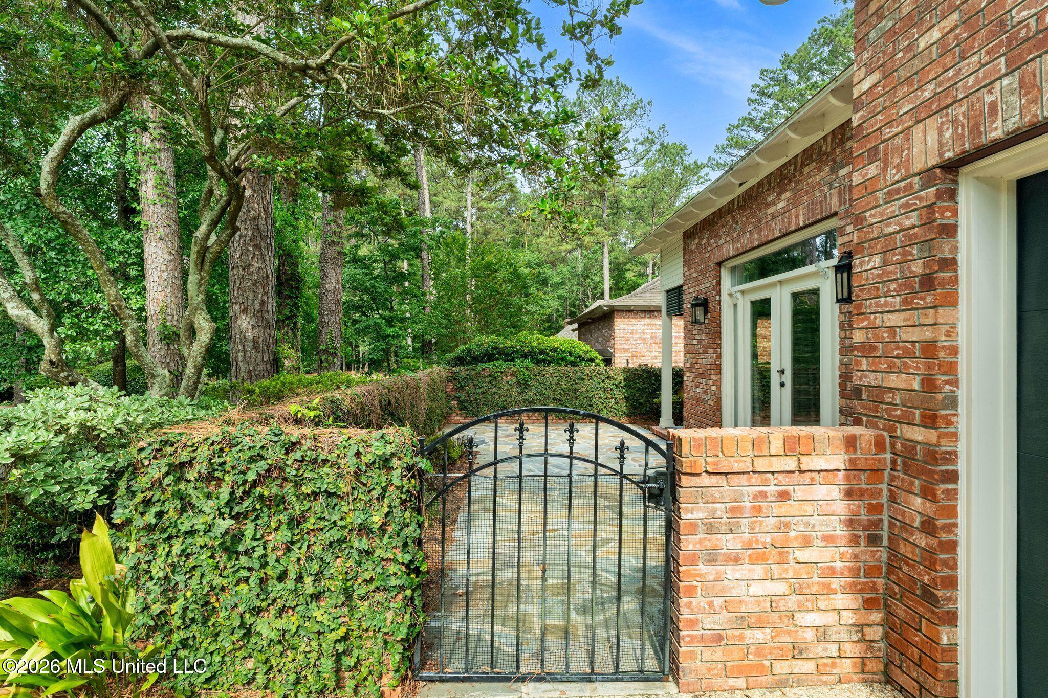 10 Moss Point Road Hattiesburg, MS 39402 - Photo 5 of 51 Courtyard