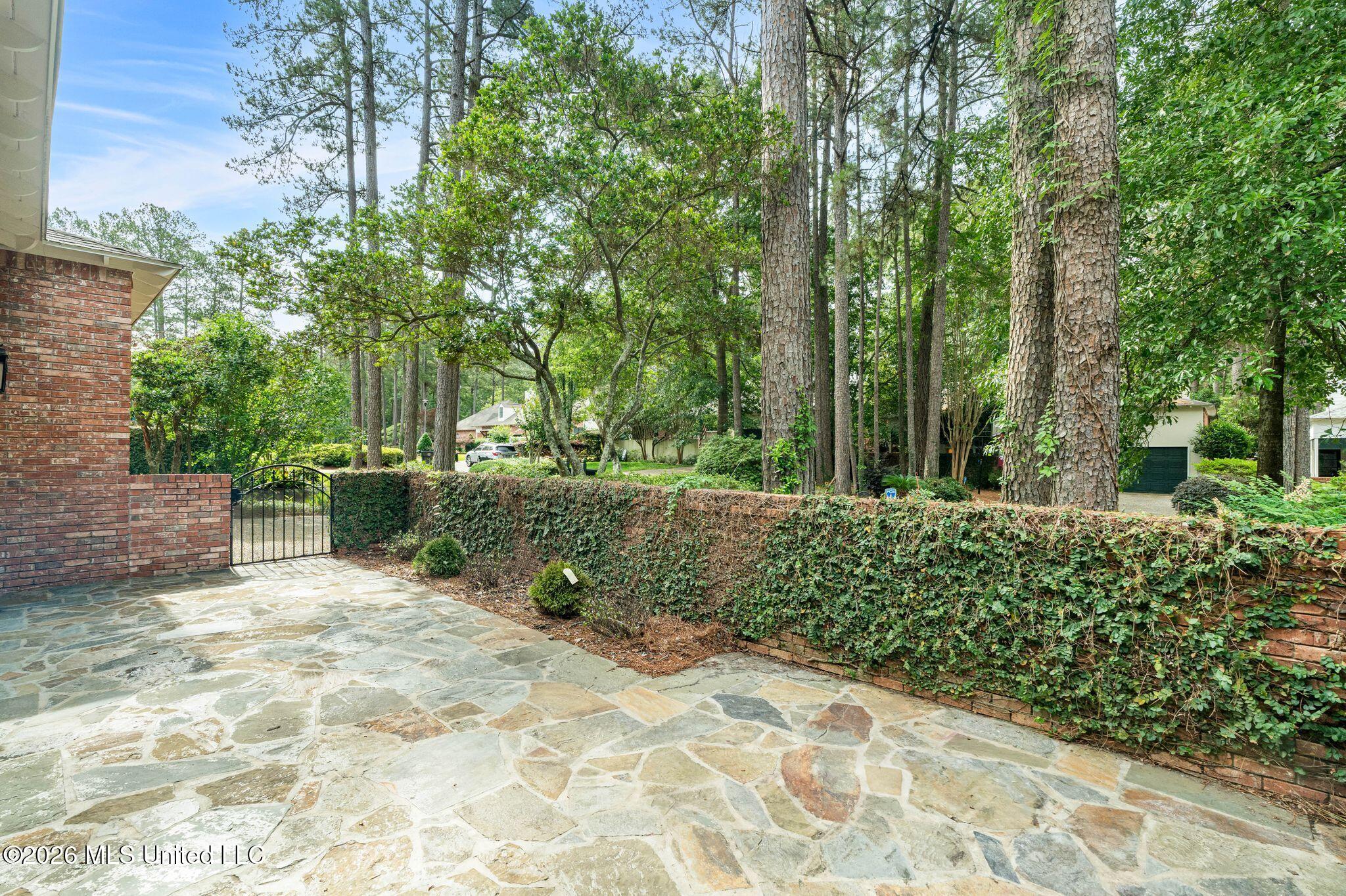 10 Moss Point Road Hattiesburg, MS 39402 - Photo 6 of 51 Courtyard