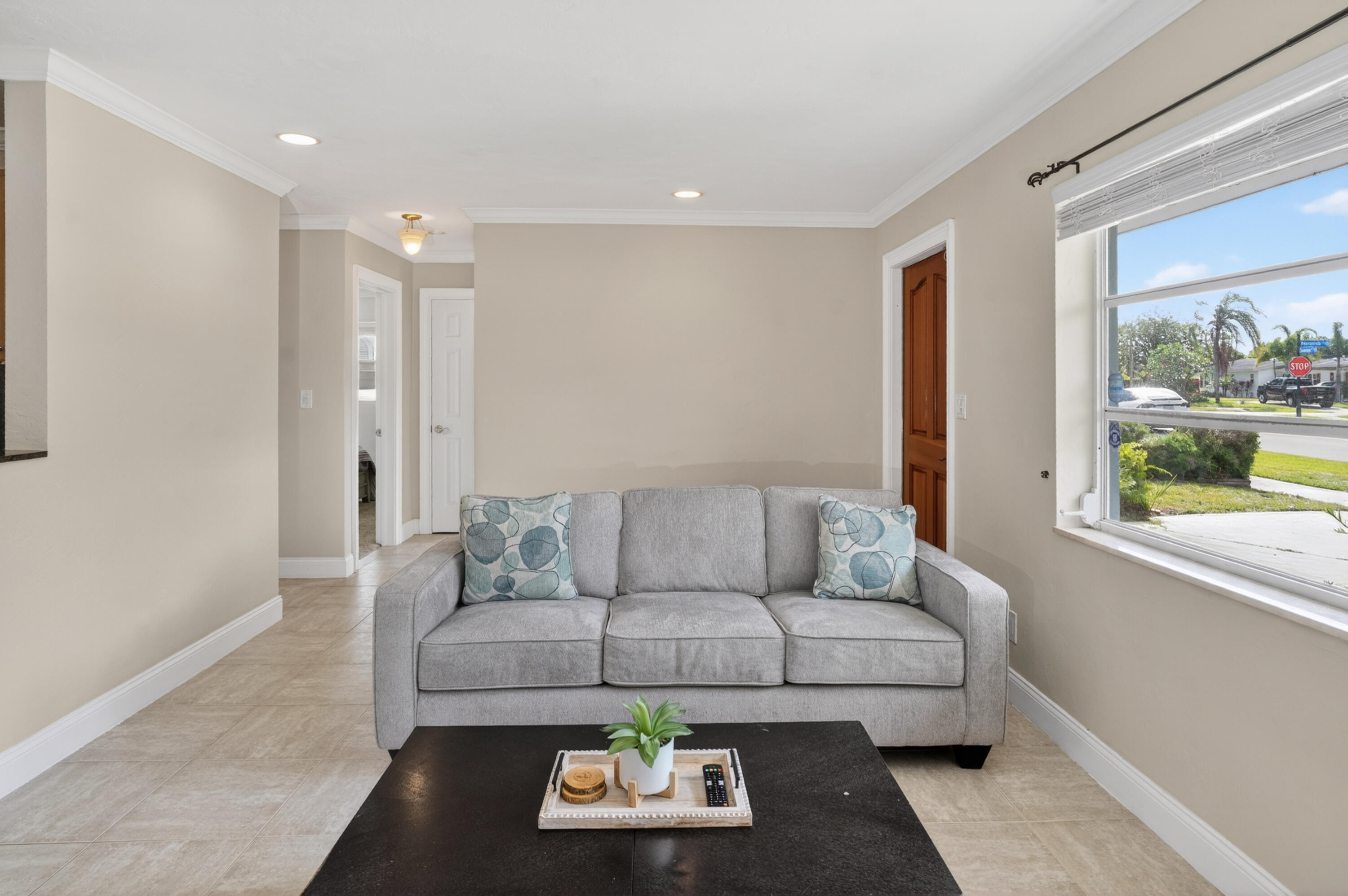 760 Cinnamon Road North Palm Beach, FL 33408 - Photo 4 of 19 Family Room