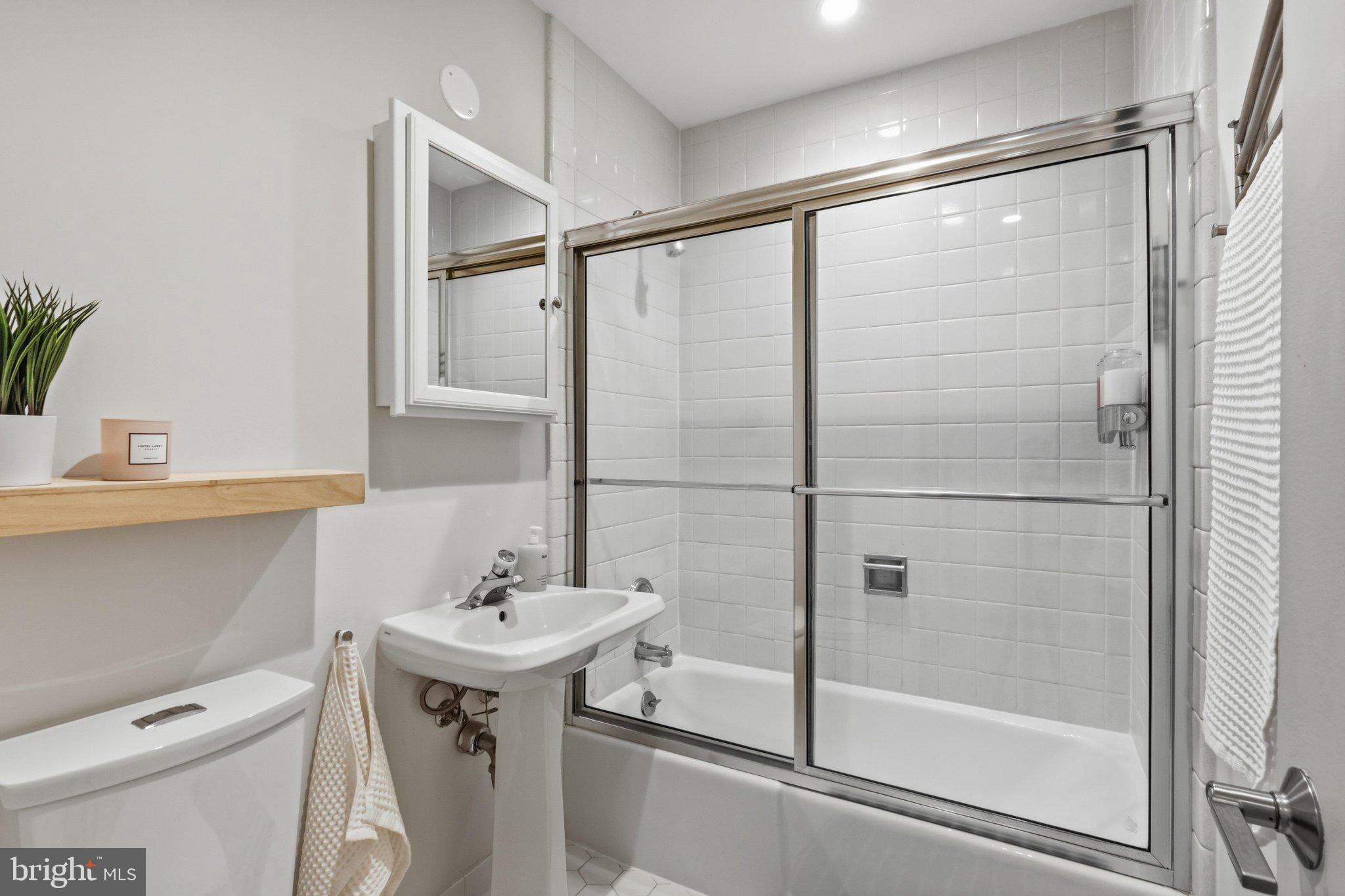 1676 Chimney House Road Reston, VA 20190 - Photo 17 of 56 Clean and Crisp Hall Bath with Tub/Shower