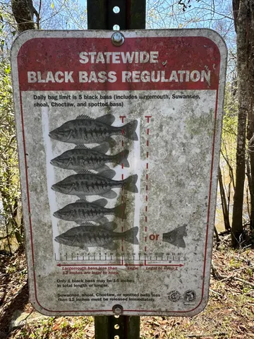 a sign that is sitting on a brick wall