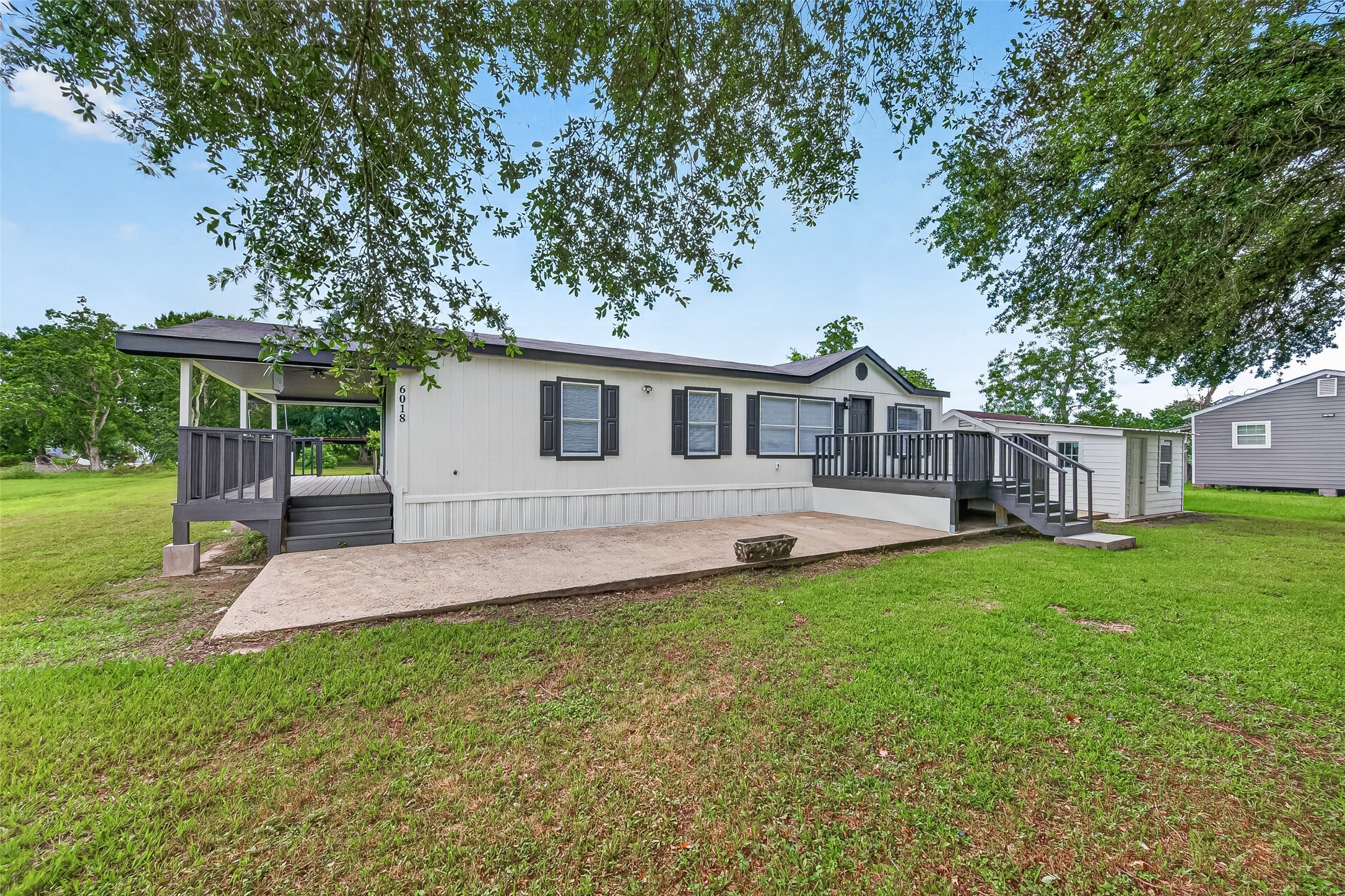 6018 Barney Lane Rosharon, TX 77583 - Photo 2 of 38
