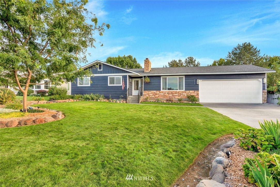 9273 Goodrich Road Southeast Moses Lake, WA 98837 - Photo 1 of 40 Gallery Image 1