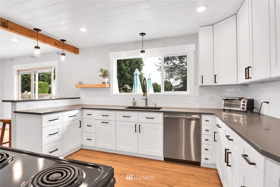 9273 Goodrich Road Southeast Moses Lake, WA 98837 - Photo 3 of 40 Gallery Image 3