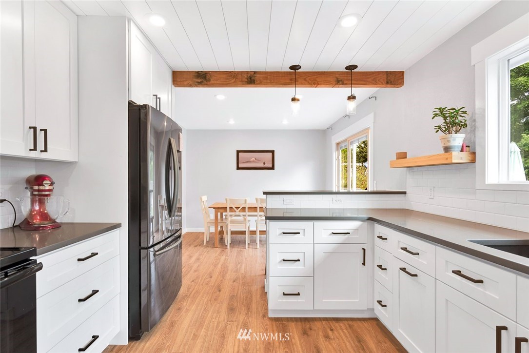 9273 Goodrich Road Southeast Moses Lake, WA 98837 - Photo 4 of 40 Gallery Image 4