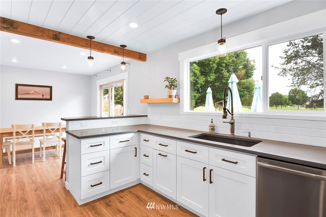 9273 Goodrich Road Southeast Moses Lake, WA 98837 - Photo 5 of 40 Gallery Image 5