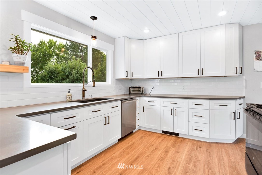 9273 Goodrich Road Southeast Moses Lake, WA 98837 - Photo 6 of 40 Gallery Image 6