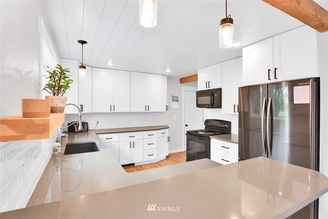 9273 Goodrich Road Southeast Moses Lake, WA 98837 - Photo 7 of 40 Gallery Image 7