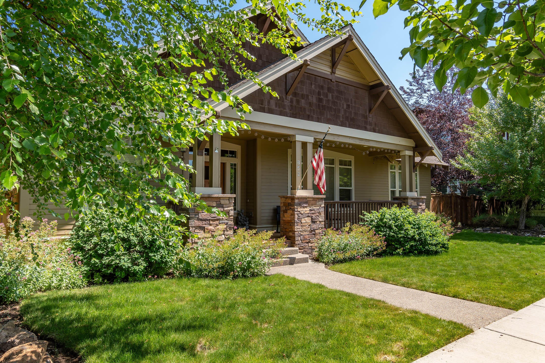 852 Northwest Rimrock Drive Redmond, OR 97756 - Photo 2 of 22 Front Side