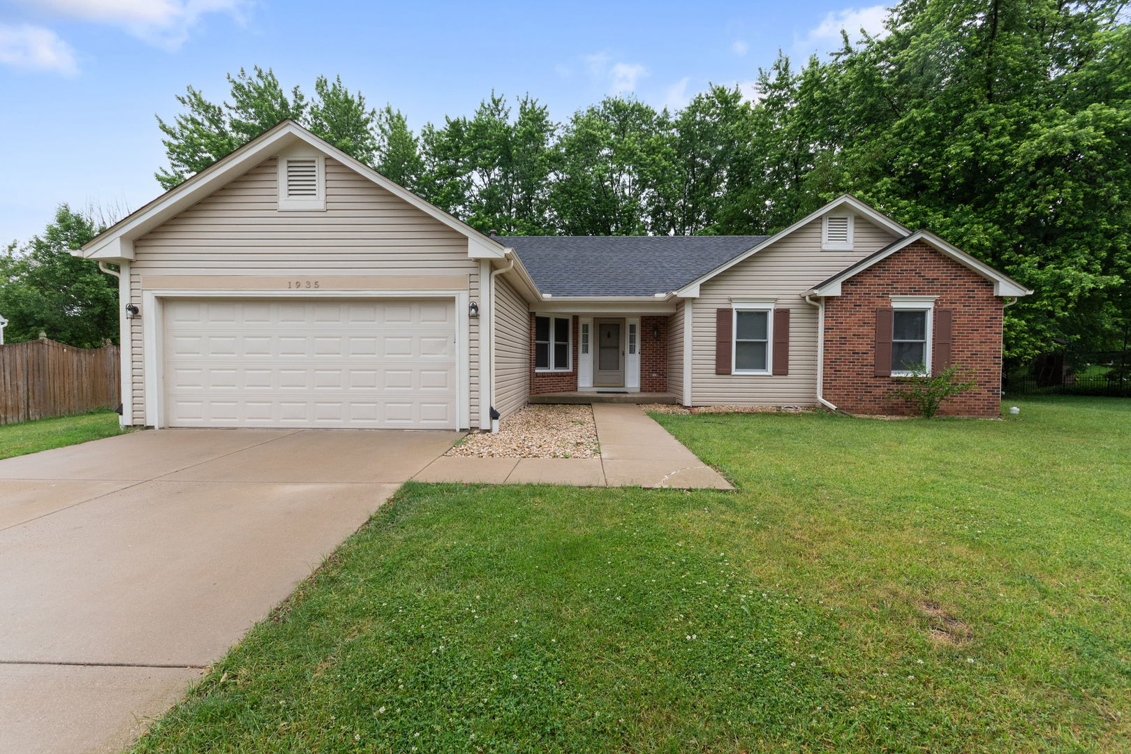 1935 Springhaven Court Montgomery, IL 60538 - Photo 2 of 29
