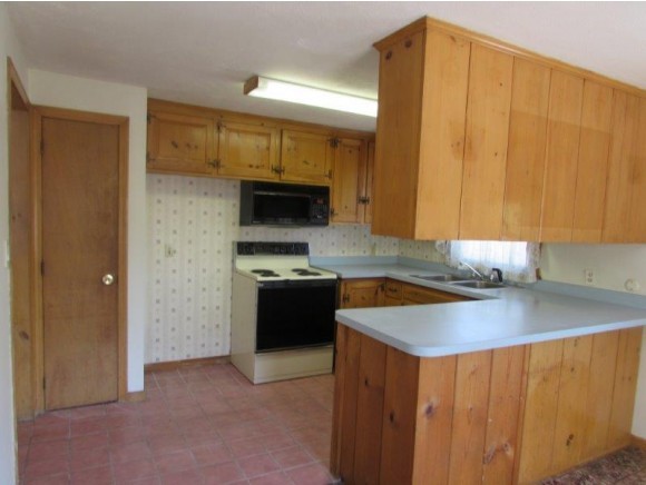 44 Hoyt Road Gilford, NH 03249 - Photo 17 of 31 Gallery Image 17