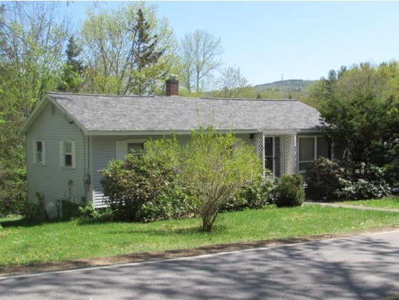44 Hoyt Road Gilford, NH 03249 - Photo 4 of 31 Gallery Image 4