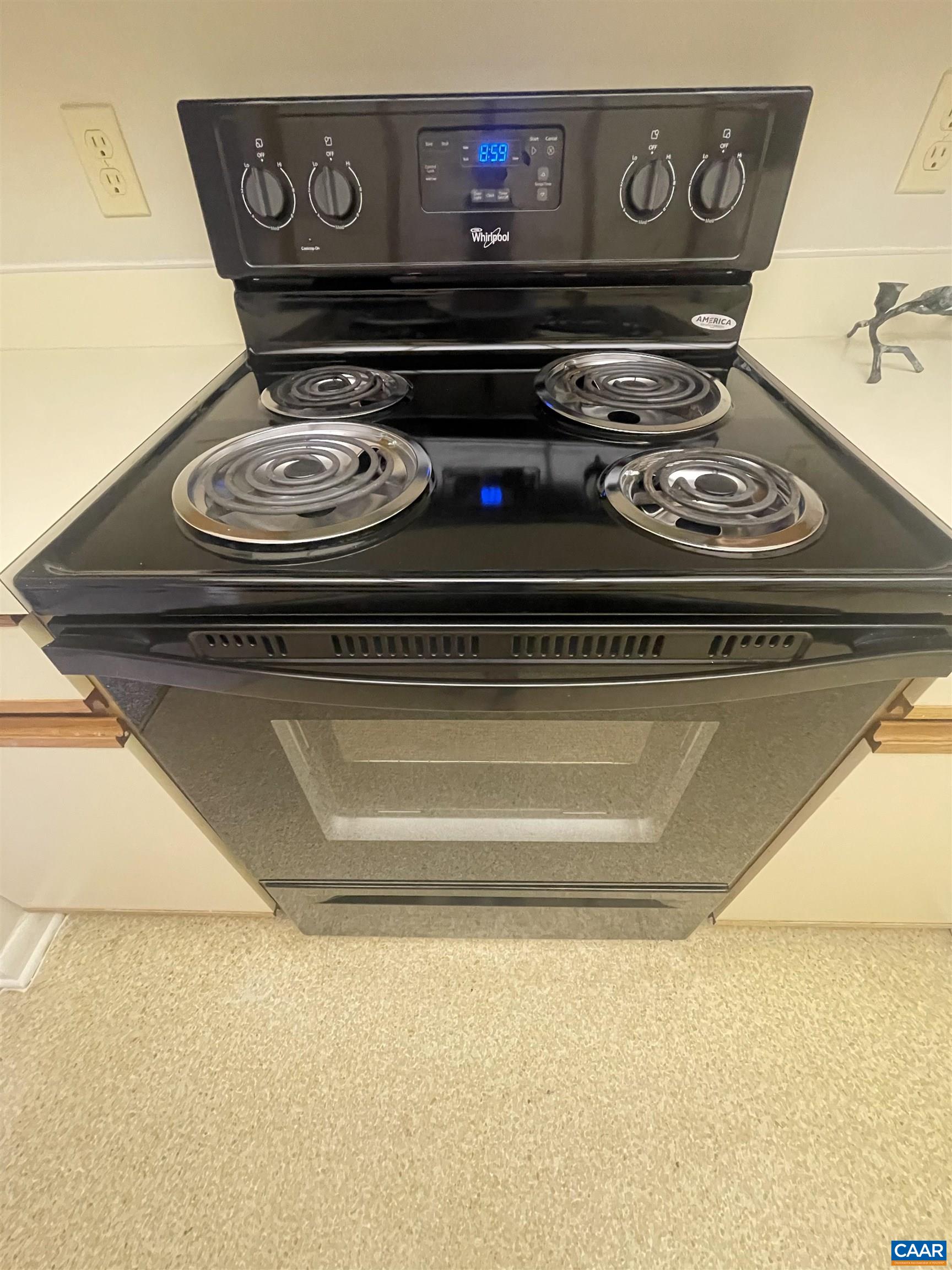 115 Turtle Creek Road, Unit 8 Charlottesville, VA 22901 - Photo 25 of 40 a close view of stove