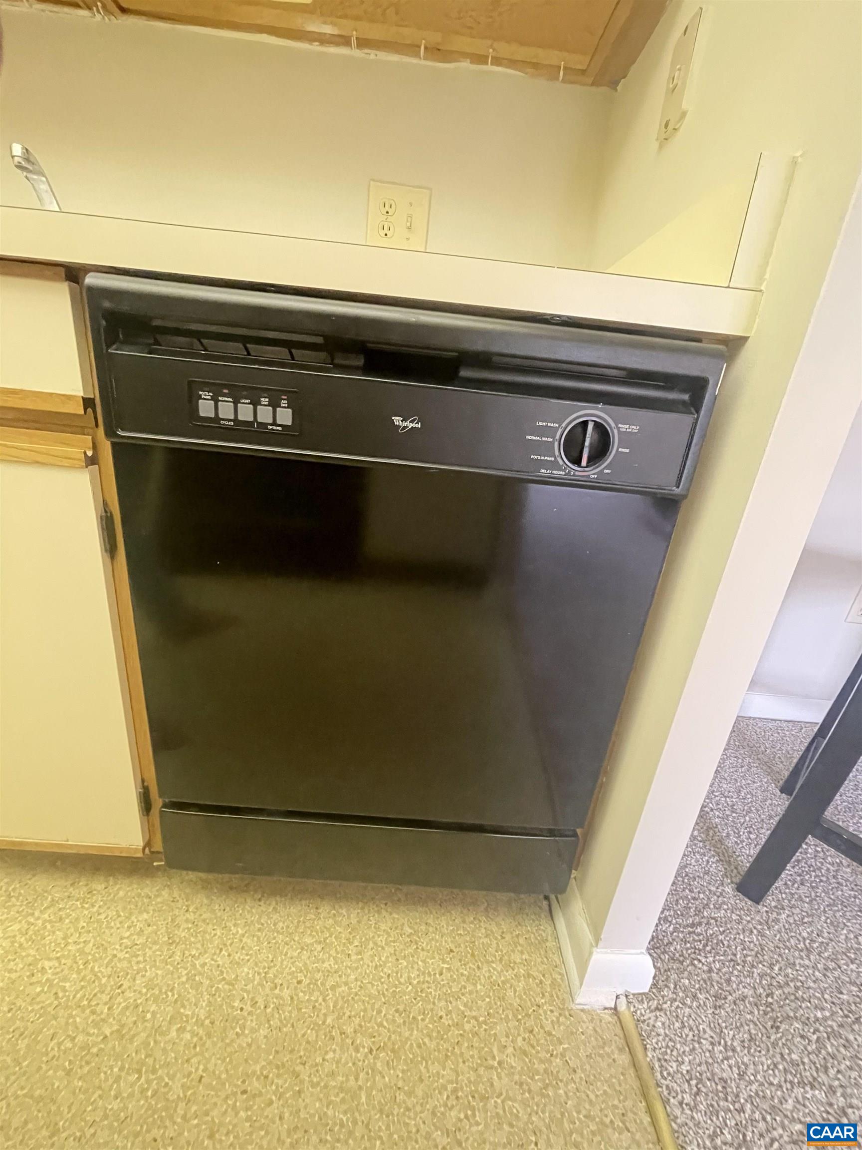 115 Turtle Creek Road, Unit 8 Charlottesville, VA 22901 - Photo 26 of 40 a close view of stove