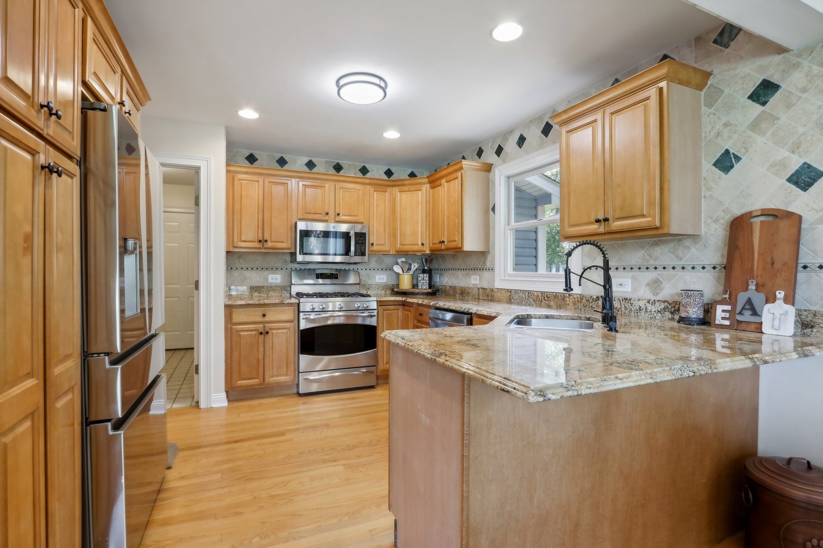 902 Dolder Lane Spring Grove, IL 60081 - Photo 12 of 67 Gallery Image 12