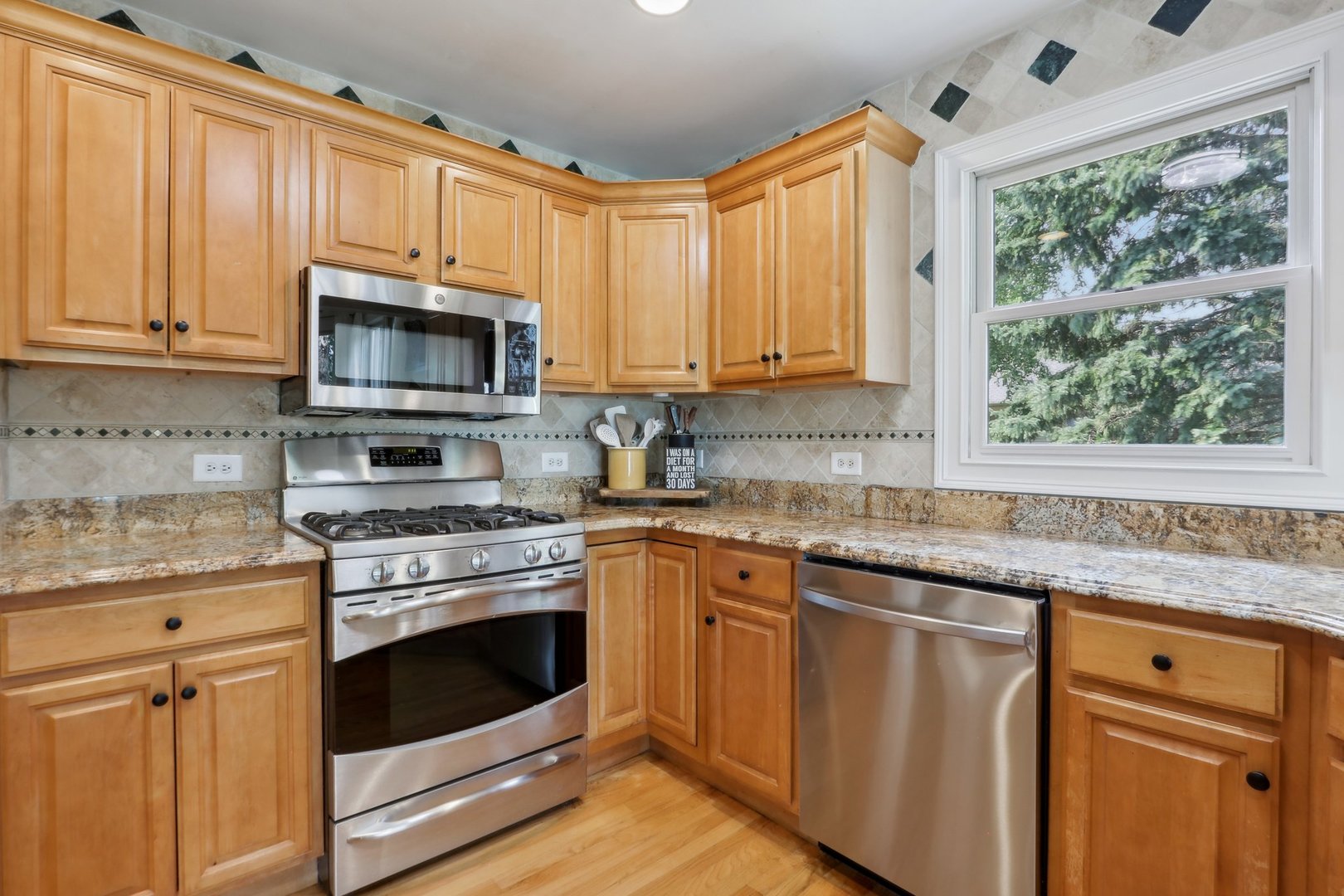 902 Dolder Lane Spring Grove, IL 60081 - Photo 13 of 67 Gallery Image 13