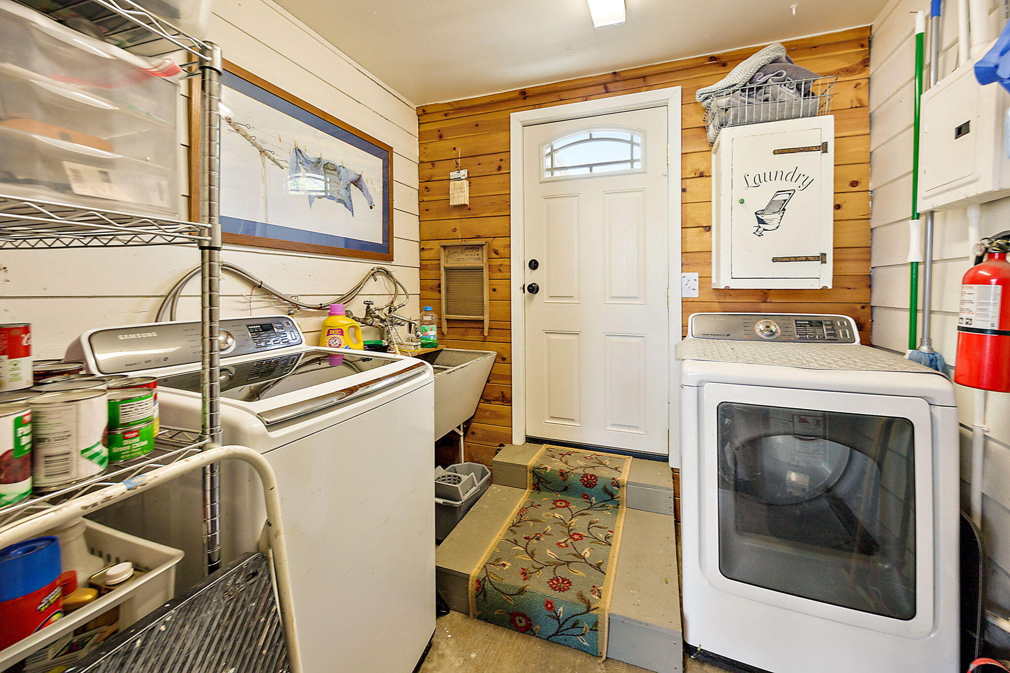 3744 Colver Road Phoenix, OR 97535 - Photo 16 of 58 Laundry and entry to back yard
