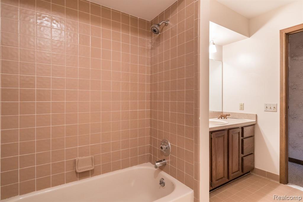 1353 Lomas Verdes Rochester Hills, MI 48306 - Photo 37 of 42