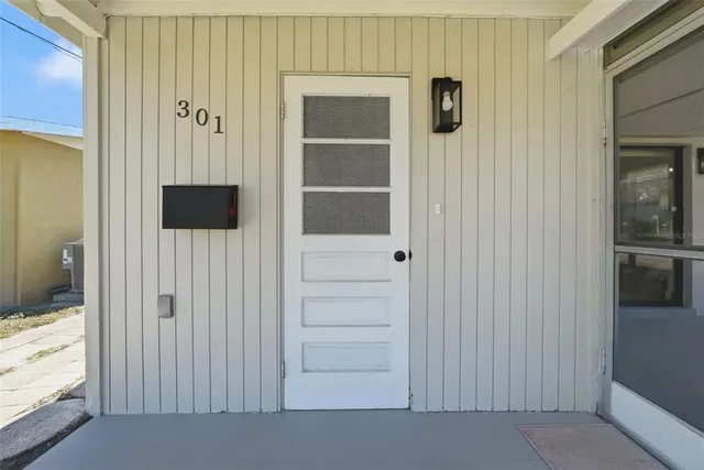 a view of an house with backyard and swimming pool