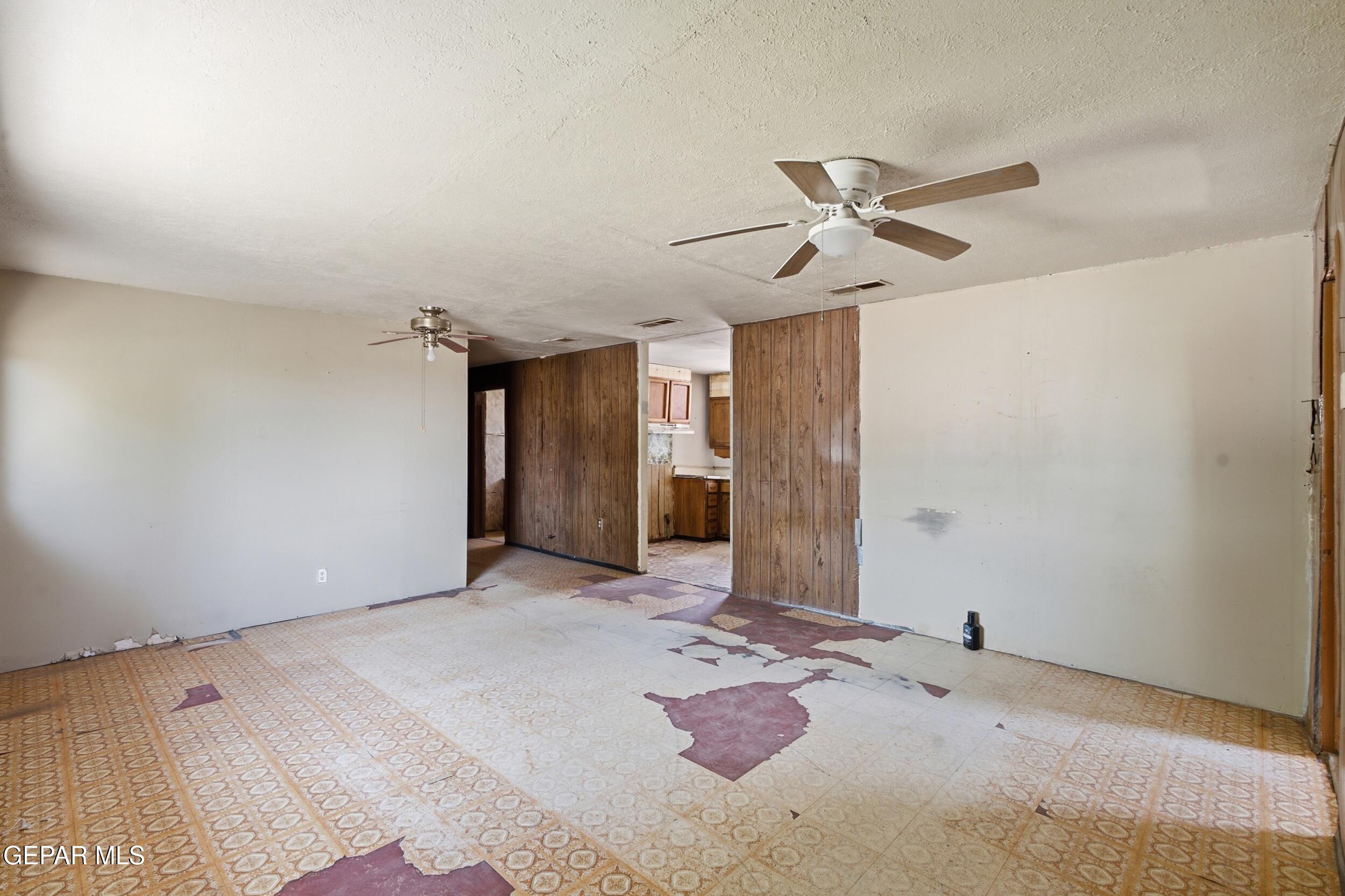 257 San Elizario Road Clint, TX 79836 - Photo 5 of 42 DSC05303