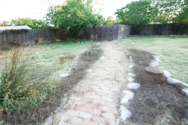 $359,500 | 327 West Mulberry Street, Fredericksburg, TX 78624