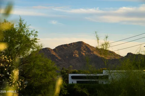 $5,994,998 | 10229 North 64th Street, Paradise Valley, AZ 85253
