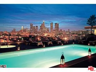 a view of a backyard with pathway