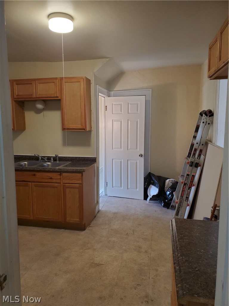 876 Selwyn Road Cleveland, OH 44112 - Photo 5 of 22