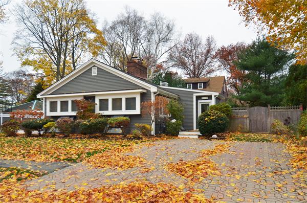 12 Estabrook Road Swampscott, MA 01907 - Photo 3 of 30 Gallery Image 3