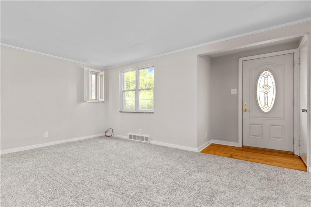 830 Agnew Road Pittsburgh, PA 15227 - Photo 3 of 24