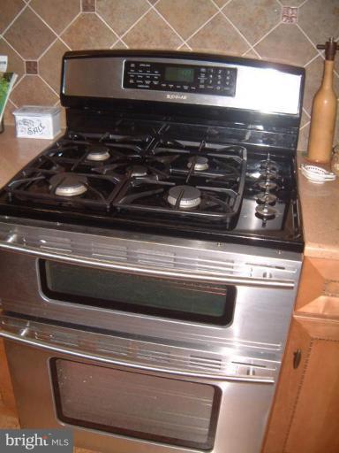 2002 Plyers Mill Road Silver Spring, MD 20902 - Photo 5 of 29 a close view of stove