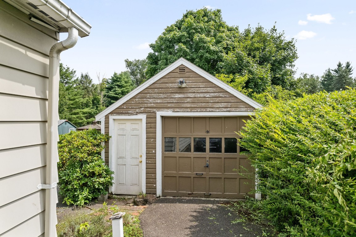 932 Vestal Road Vestal, NY 13850 - Photo 4 of 27 Gallery Image 4