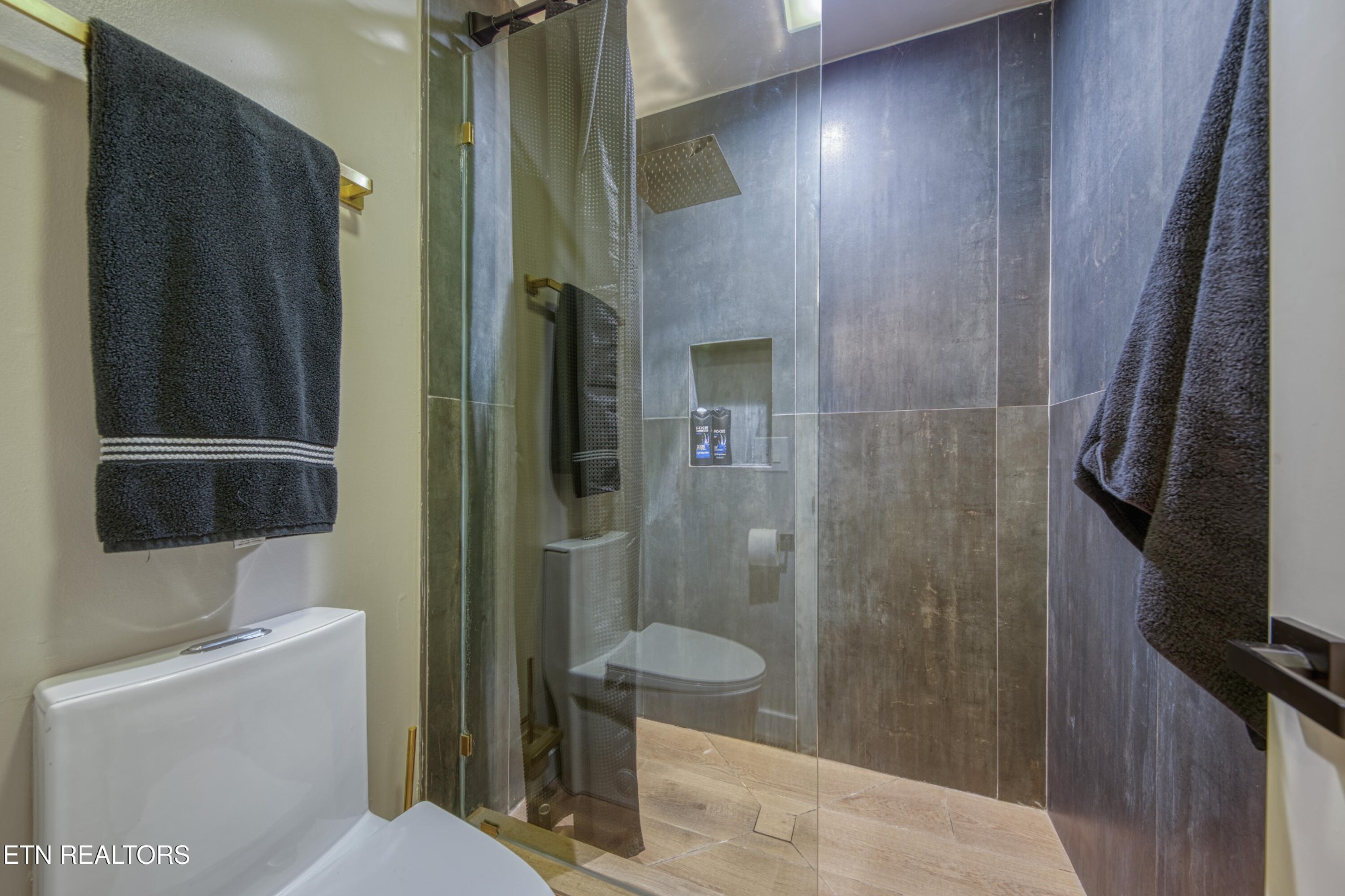 333 Enchanted Forest Way Sevierville, TN 37876 - Photo 12 of 42 a bathroom with a toilet and a shower