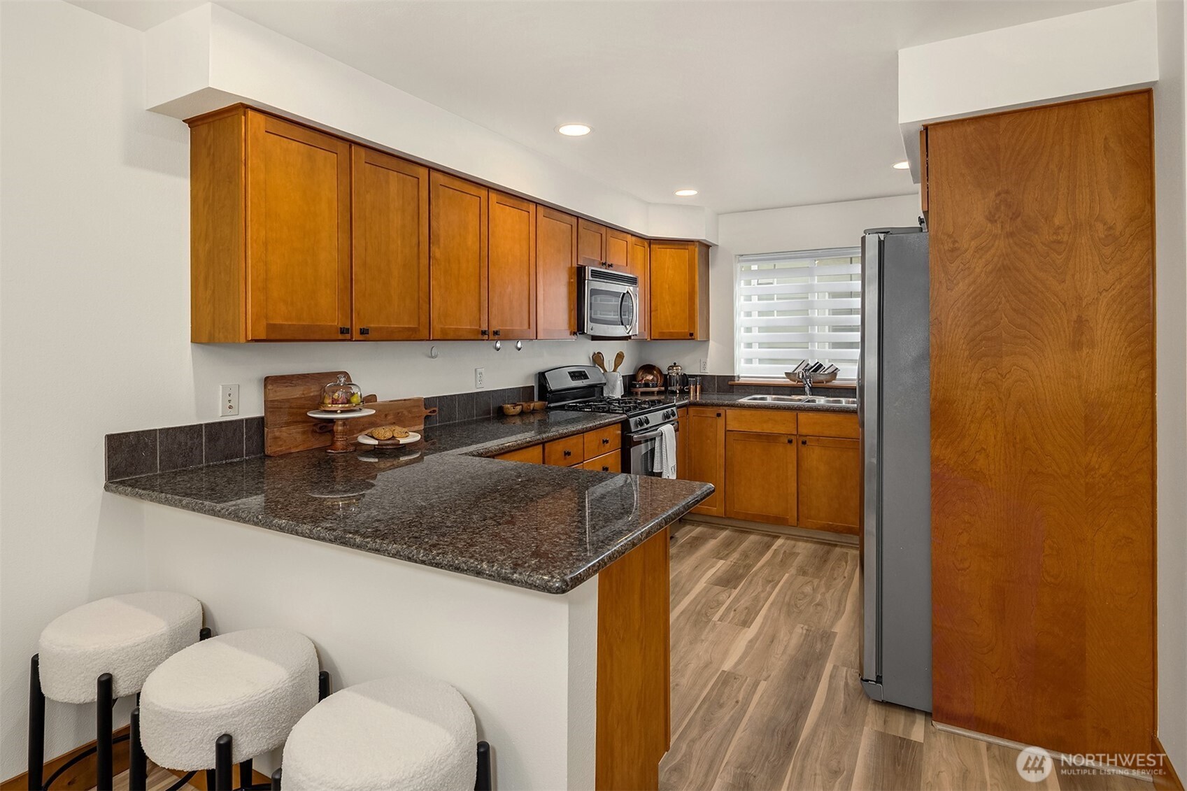 13726 Midvale Avenue North, Unit B Seattle, WA 98133 - Photo 14 of 31