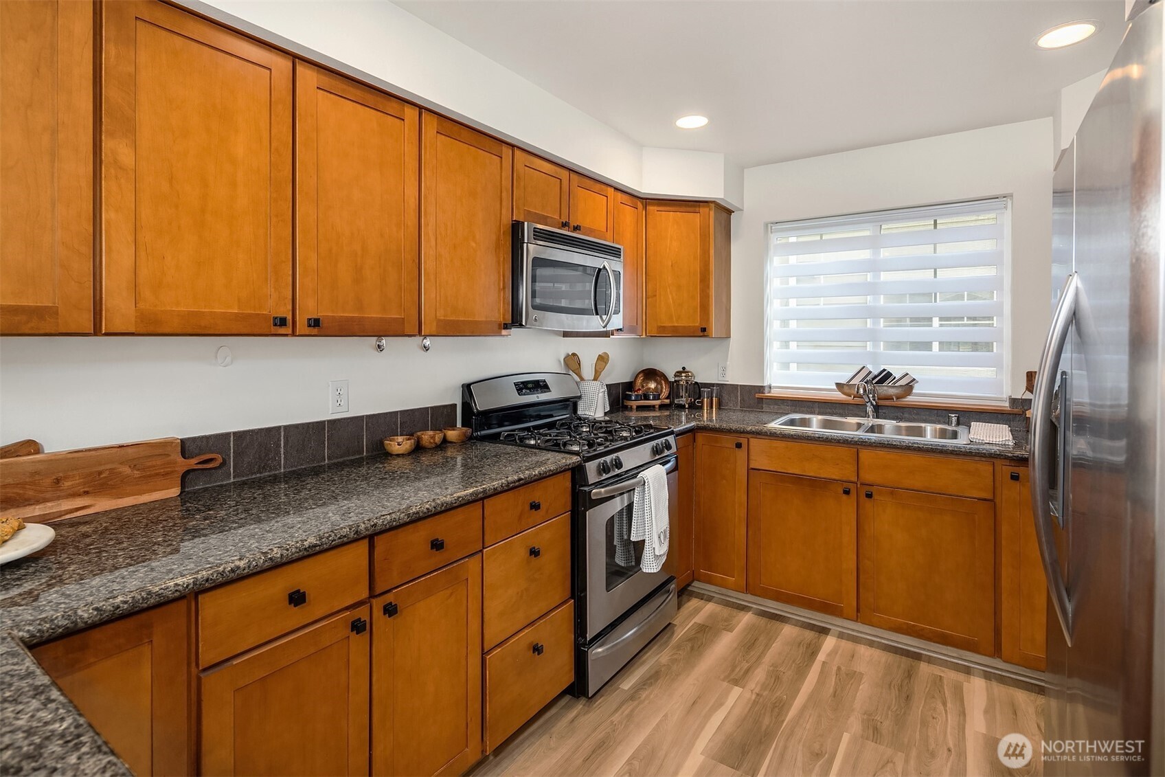 13726 Midvale Avenue North, Unit B Seattle, WA 98133 - Photo 15 of 31